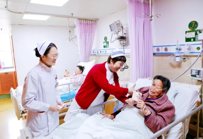 点亮病房温情，福州市中医院妇产科里的女神节暖